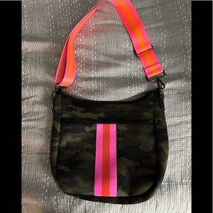 Brand new w/o tags- never used cameo haute shore bag